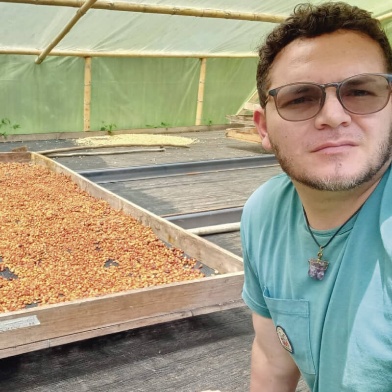 Omar Jesús Benitez Urbano de la empresa Amatista Speciality Coffee & Stories - Vitrina Emprendimiento Rural - Fundación Aurelio Llano Posada