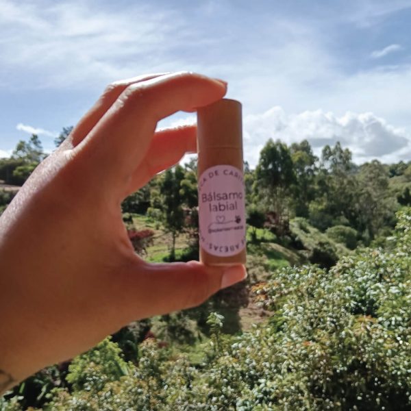 Bálsamo labial barra producto de la empresa Apiarios Mestiza - Vitrina Emprendimiento Rural - Fundación Aurelio Llano Posada