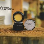 Bálsamo labial producto de la empresa Apiarios Mestiza - Vitrina Emprendimiento Rural - Fundación Aurelio Llano Posada