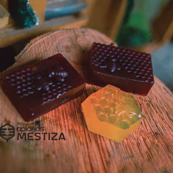 Jabón de miel producto de la empresa Apiarios Mestiza - Vitrina Emprendimiento Rural - Fundación Aurelio Llano Posada