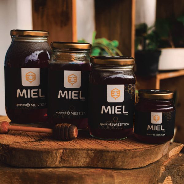 Miel de abejas pura producto de la empresa Apiarios Mestiza - Vitrina Emprendimiento Rural - Fundación Aurelio Llano Posada